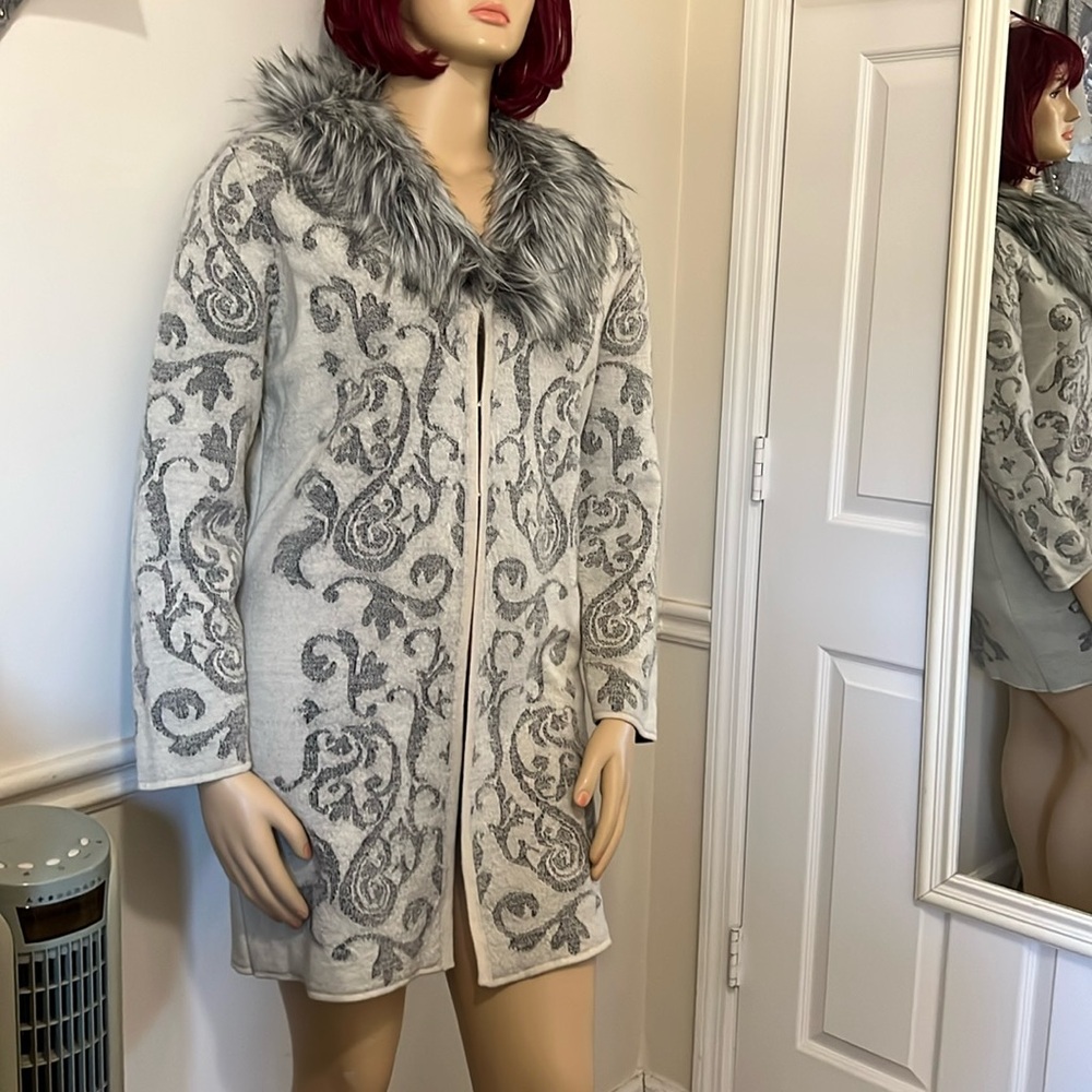 CHICOS SIZE 2 Long Sweater Neck Fur Gray